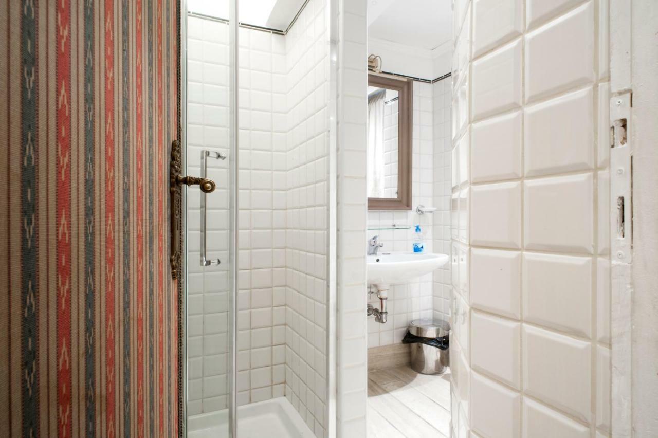 Santa Cecilia Apartment In Via Del Corso Róma Kültér fotó
