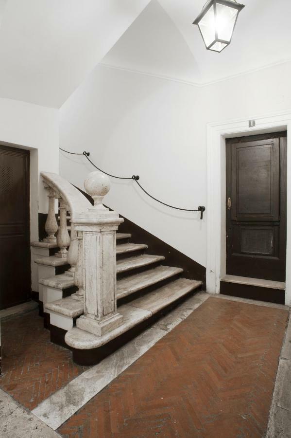Santa Cecilia Apartment In Via Del Corso Róma Kültér fotó